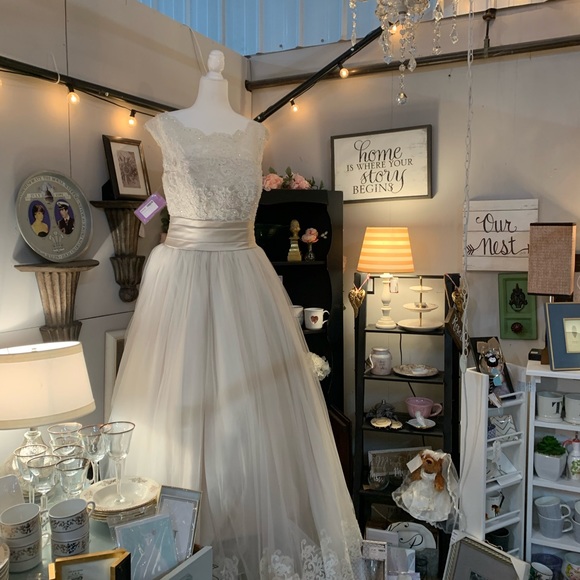 Beautiful candlelight sleeveless wedding dress 12 - Picture 8 of 16